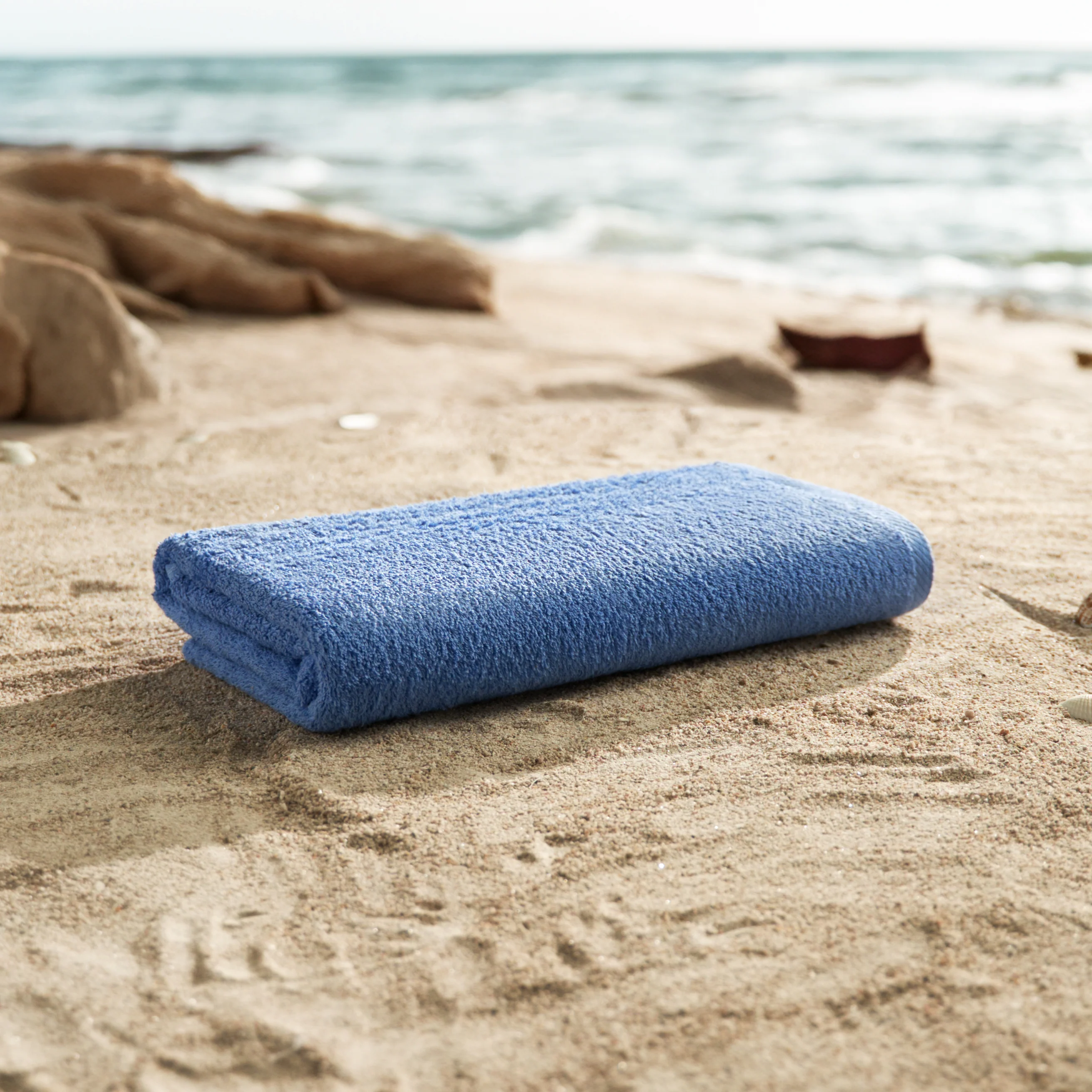 Hotel Splash Solid Pool Towel - Image 5